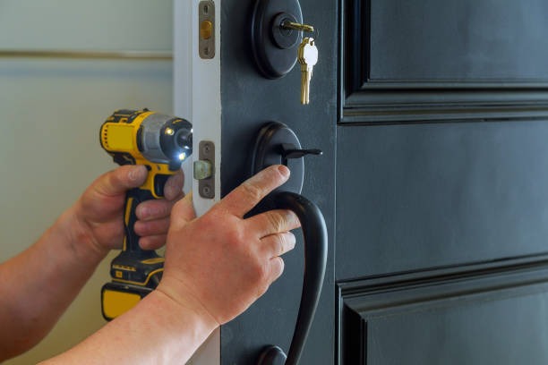 Imgi 16 House Exterior Door With The Inside Internal Parts Of The Lock Visible Of A Professional